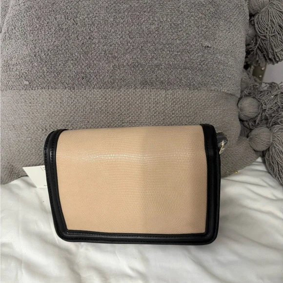 Jules Kae Black and Tan Women's Bag - Picture 4 of 6